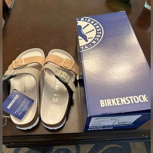 Brand new in box Birkenstock Arizona 39
